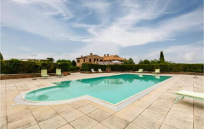 Amazing home in Tolentino with Outdoor swimming pool, WiFi and 11 Bedrooms, Tolentino